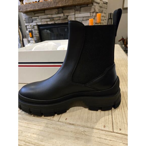 Moncler Hevea Chelsea Boots Black Leather Slip On Size EU 35.5 Ankle NIB 990 - Picture 6 of 11
